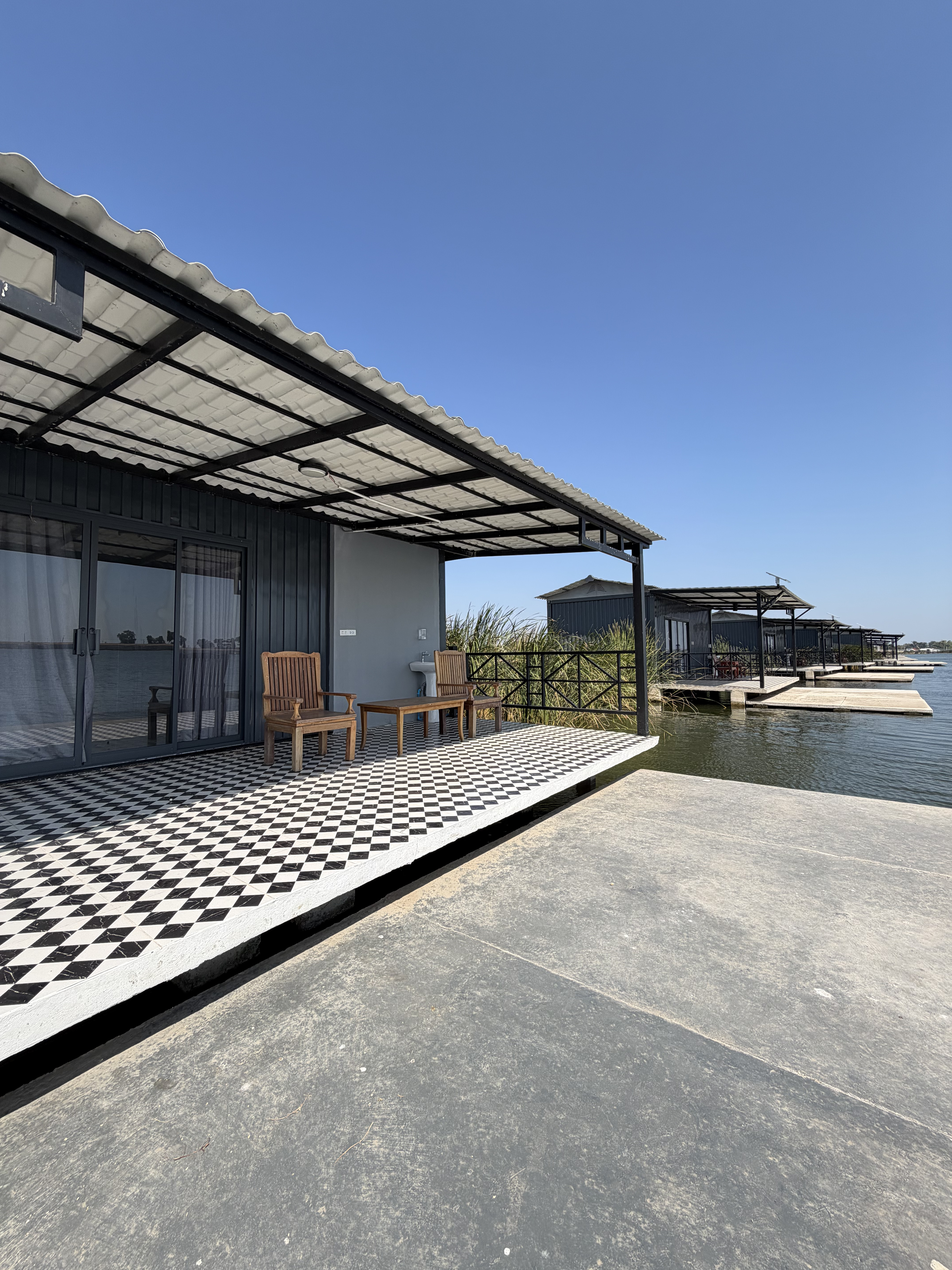 บ้านพัก, Giant Banglen Fishing Club